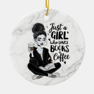 Meisje die van boeken en koffie houdt Custom Black Keramisch Ornament