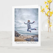 Meisje die voor de Gelukwensen van de Vreugde bij Kaart (Gele Bloem)