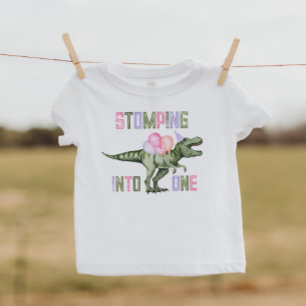 Meisje dinosaur stampt in één shirt