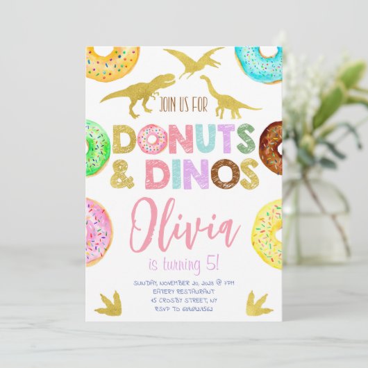 Meisje Dinosaurussen en Donuts Verjaardag Kaart (Staand voorkant)