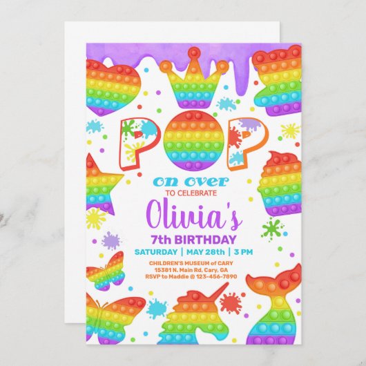 Meisje doet een uitnodiging voor het verjaardagsfe (Voorkant / Achterkant)