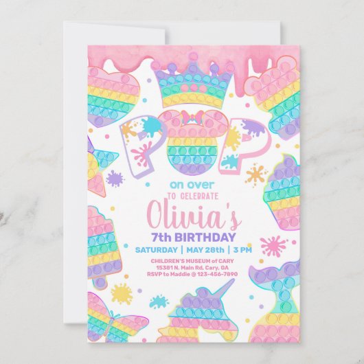 Meisje doet een uitnodiging voor het verjaardagsfe (Voorkant)