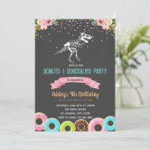 Meisje donuts dinosaurus uitnodiging voor verjaard (Staand voorkant)