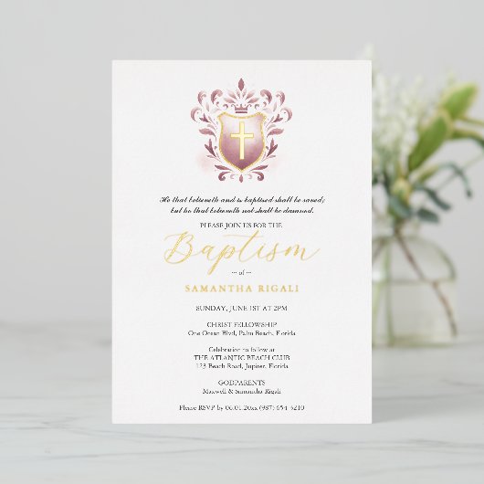Meisje Doop Uitnodiging Dusty Roos Crest (Staand Voorkant)