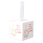 Meisje eerste paasbunny over bloemen decoratie (Voorkant hoekig)