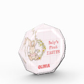 Meisje eerste paasbunny over bloemen fotoblokken (Links)