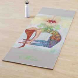 Meisje en chakra meditatie yogamat