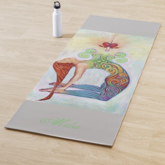 Meisje en chakra meditatie yogamat (In situ)