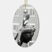 Meisje en haar duif keramisch ornament (Links)