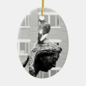 Meisje en haar duif keramisch ornament (Voorkant)