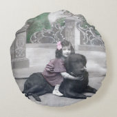 Meisje en haar hond rond kussen (Achterkant)