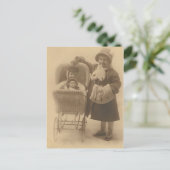 meisje en haar pop in de caravan briefkaart (Staand voorkant)