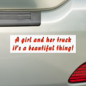 Meisje en haar truck, mooi ding! Rood Bumpersticker (Op auto)