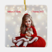 Meisje en Kat Gepersonaliseerde Kerstmis Keramisch Ornament (Voorkant)