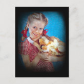 Meisje en kip briefkaart (Voorkant)