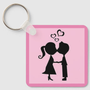 MEISJE EN MEISJE DIE ELKAAR EEN VALENTIJN KISS GEV SLEUTELHANGER