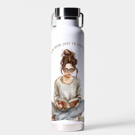 Meisje Genieten van een boek met koffie, vermijden Waterfles