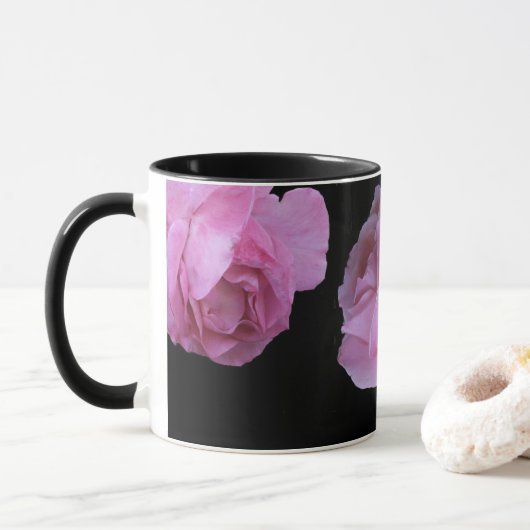 Meisje gezicht  roze roos bloemeneigenzinnige mode mok (Met donut)