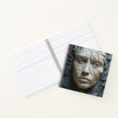 Meisje gezicht uitsteekt uit de oude gips Vrouw Notitieboek (Binnen)