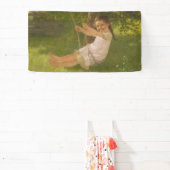 Meisje glimlachen op een zwaai ( kindertijd) spandoek (Insitu)