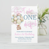 Meisje hete luchtballon 1e verjaardagsfeest kaart (Staand voorkant)