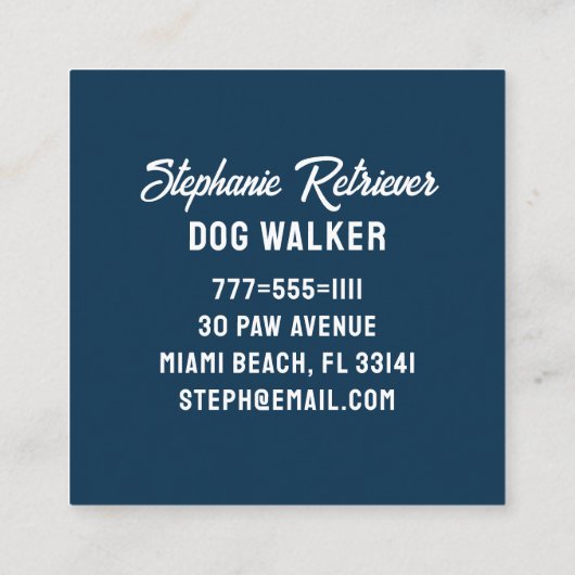 Meisje Hond Walker Pet Sitter In Fuchsia Roze Jas Vierkante Visitekaartje (Achterkant)