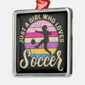 Meisje houdt van voetbal kleurrijke zonsondergang metalen ornament (Links)