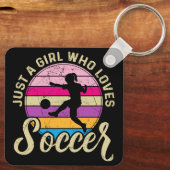 Meisje houdt van voetbal kleurrijke zonsondergang sleutelhanger (Achterkant)