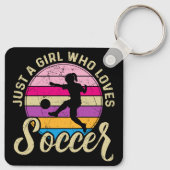 Meisje houdt van voetbal kleurrijke zonsondergang sleutelhanger (Achterkant)