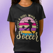 Meisje houdt van voetbal kleurrijke zonsondergang t-shirt