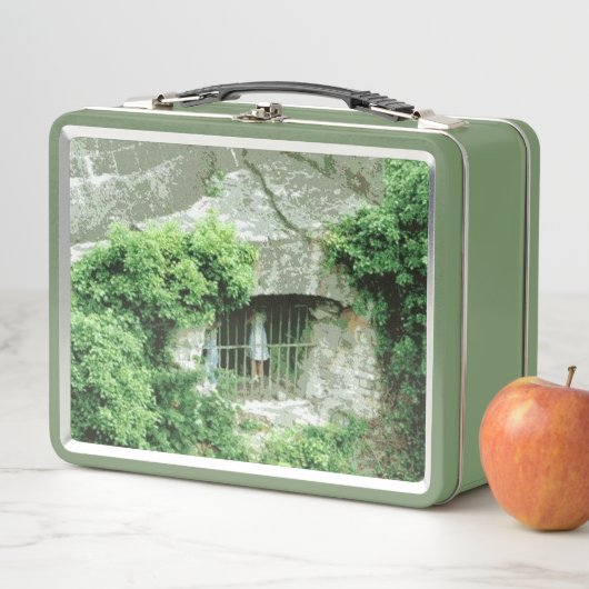 Meisje in de groene lunchbox Armory (In situ)