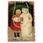 Meisje in de rode jas met Snowman, witte kerst Medium Cadeauzakje (Voorkant)