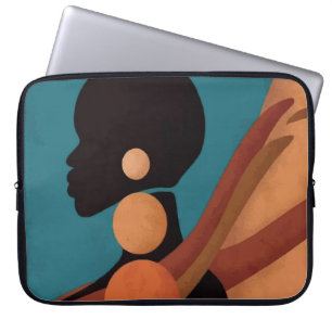 meisje in de troep. Mooie Afrikaanse vrouw. Zwart Laptop Sleeve
