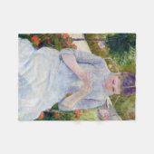 Meisje in de tuin, Mary Cassatt Fleece Deken (Voorkant (Horizontaal))