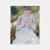 Meisje in de tuin, Mary Cassatt Fleece Deken (Voorkant)