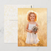 Meisje in een beemdje met een Bouquet Wildflower Briefkaart (Voorkant / Achterkant)