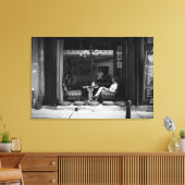 Meisje in een Cafe en Koffie Tijd - Straat Foto Canvas Afdruk (Insitu (Woonkamer))