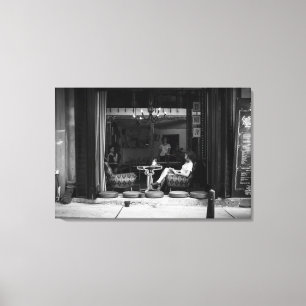 Meisje in een Cafe en Koffie Tijd - Straat Foto Canvas Afdruk