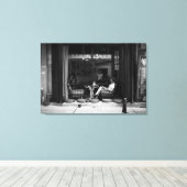 Meisje in een Cafe en Koffie Tijd - Straat Foto Canvas Afdruk (Insitu (Houten vloer))