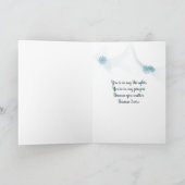 Meisje in een hoodie met een huiskat kaart (Binnen)