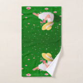 Meisje in gras bad handdoek (Handdoek)