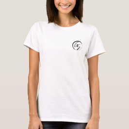 Meisje in haar T-shirt met schonken