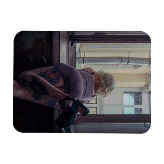 Meisje in het raam magneet (Horizontaal)