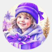  meisje in Paarse met geschenkdoos en bloemen Ronde Sticker (Voorkant)