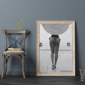 Meisje in Pet op het strand Zwart-wit Print