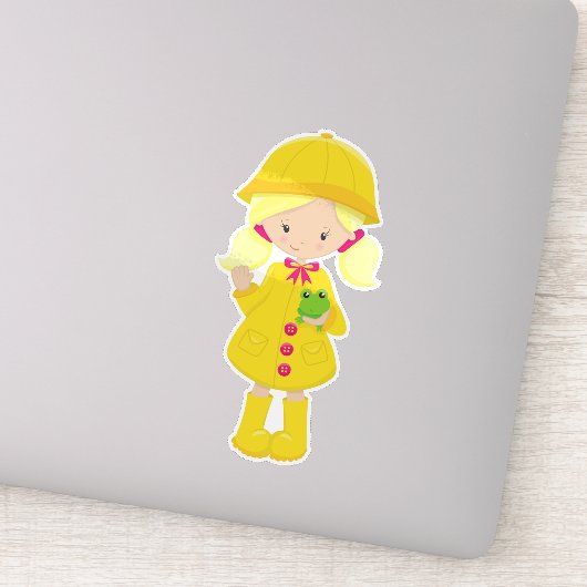 Meisje in regenjas, laarzen, londe haar, kikker sticker (Detail)