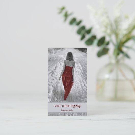 Meisje in rode jurk Gothic Winter Visitekaartje (Staand voorkant)
