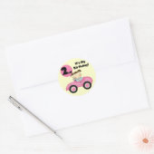 Meisje in Roze Auto 2e Verjaardag Tshirts en gesch Ronde Sticker (Envelop)
