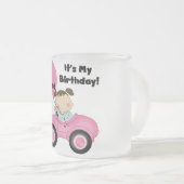 Meisje in Roze Auto 3e Verjaardag Tshirts en gesch Matglas Koffiemok (Voorkant rechts)