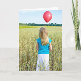 meisje in tarweveld met rode ballon kaart